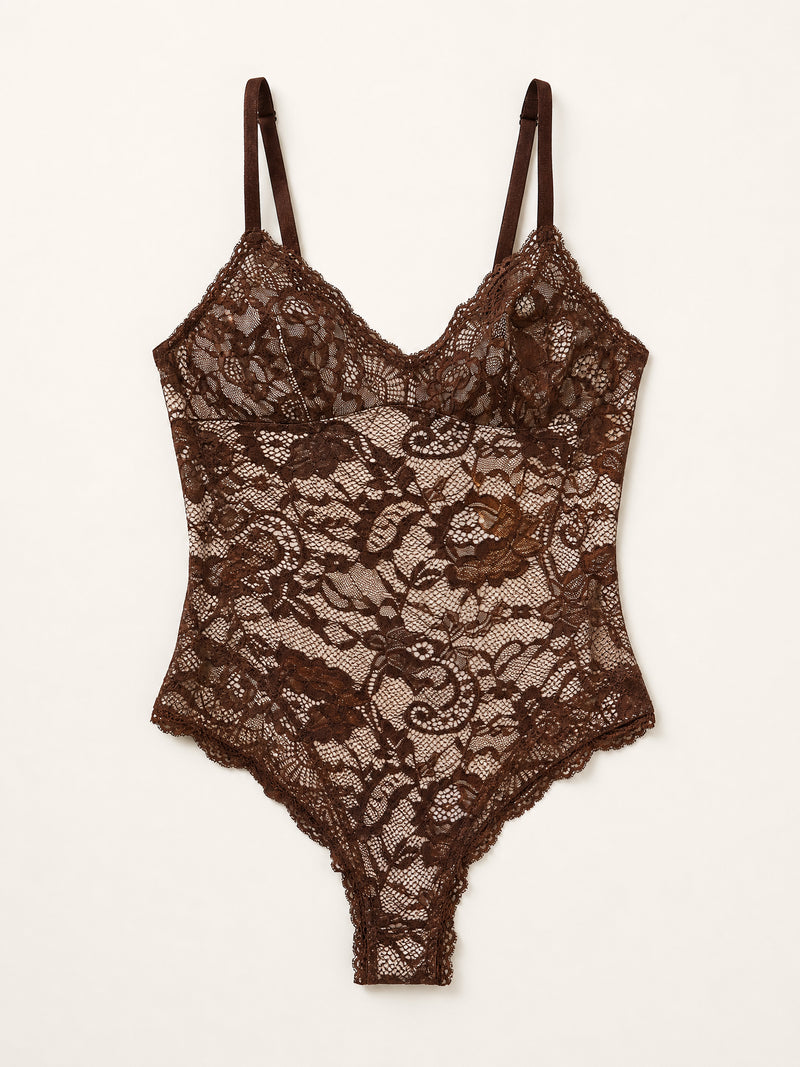 Body marrone in pizzo floreale con bordi smerlati