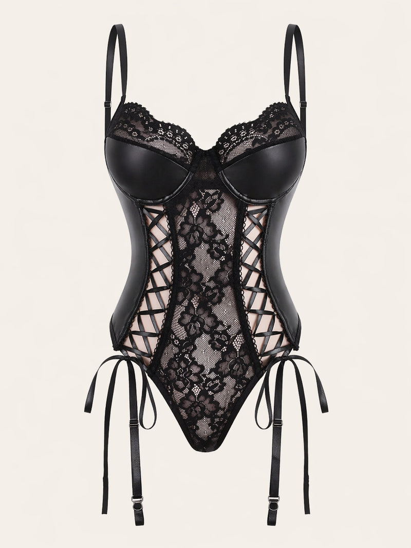 Body chic in pizzo nero con design cut-out e spalline