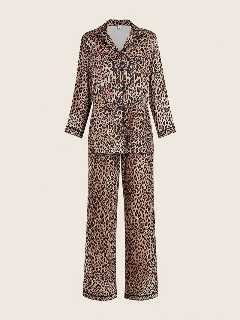 Set pigiama in raso con stampa leopardata e dettagli con bottoni