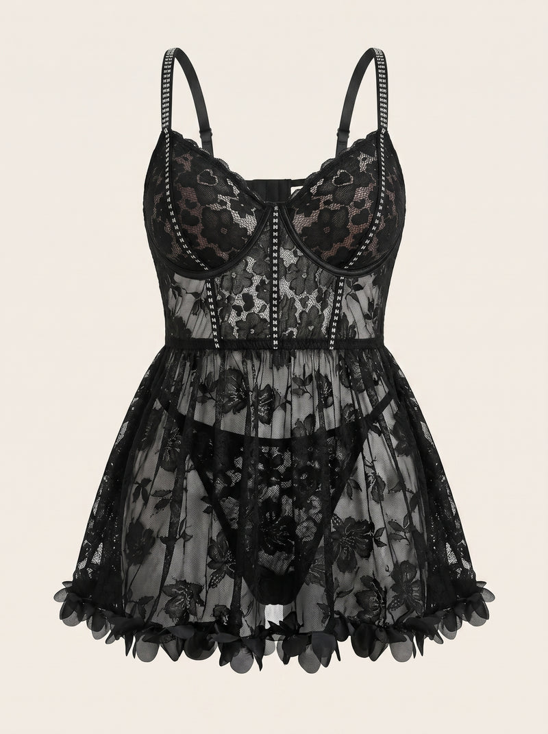 Plussize zwarte babydoll van bloemenkant met open rugdetail