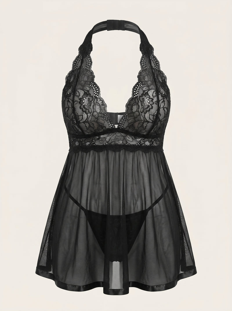 Zwarte kanten babydoll in grote maten met geschulpte randen