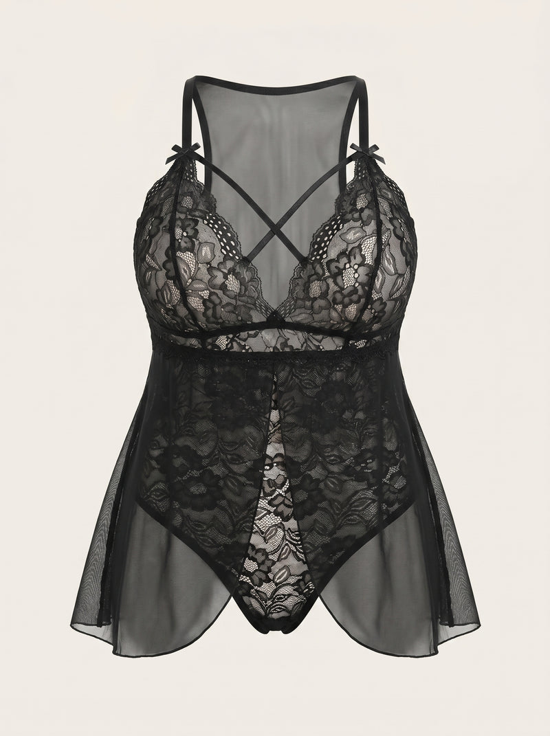 Camicia da notte in pizzo nero con dettaglio a spalline, taglie forti